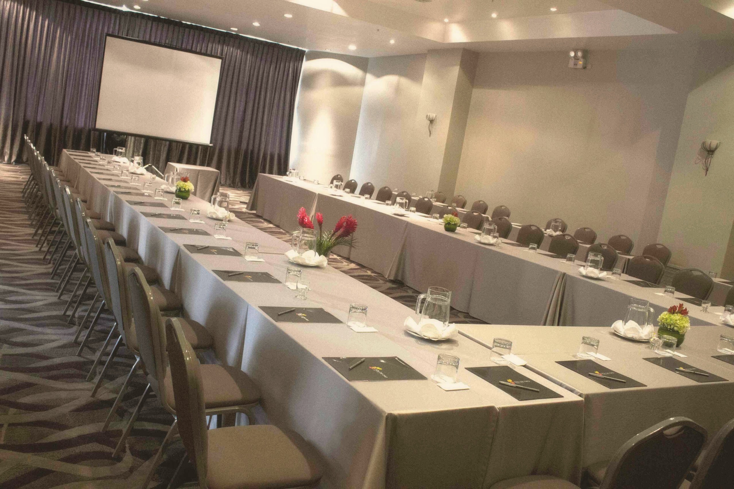 Salón Ejecutivo en montaje herradura