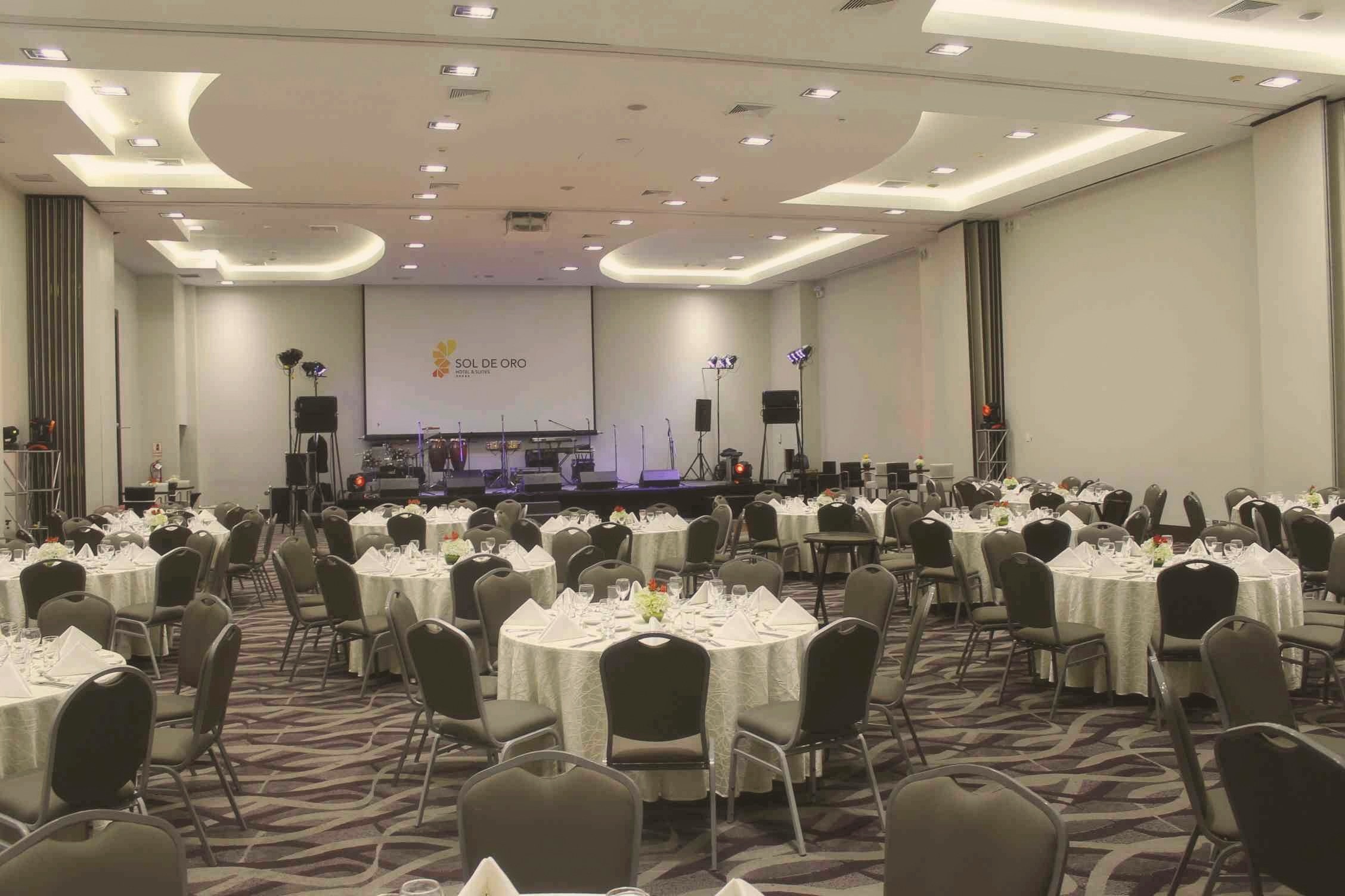 Salón Empresarial montaje auditorio