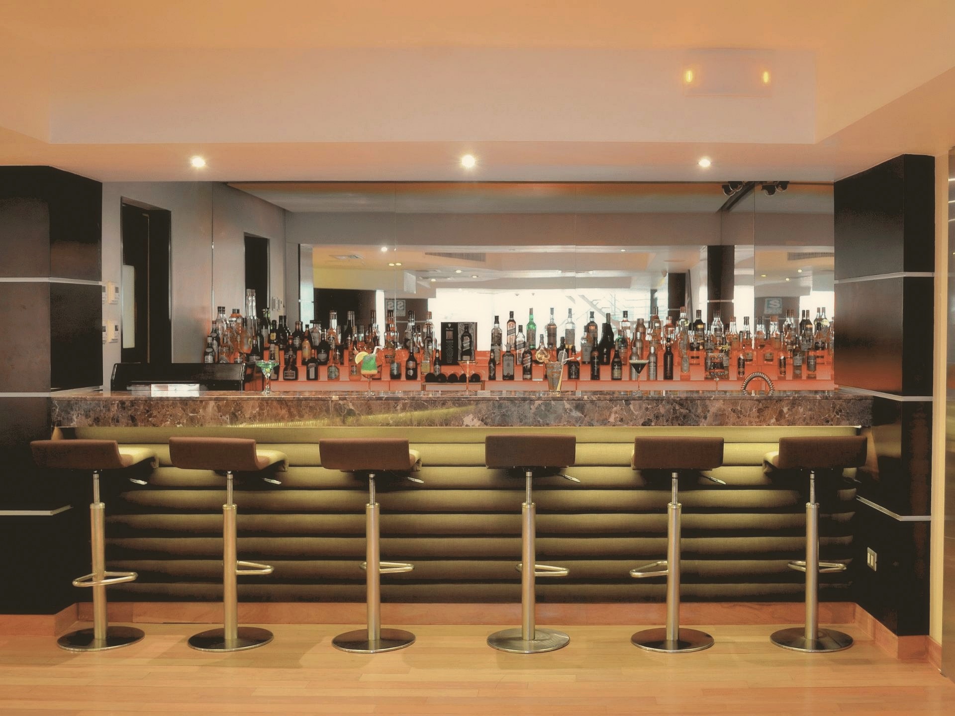 Bar Murano con barra alta